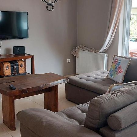 Momenti Felici Apartment Артемида Екстериор снимка