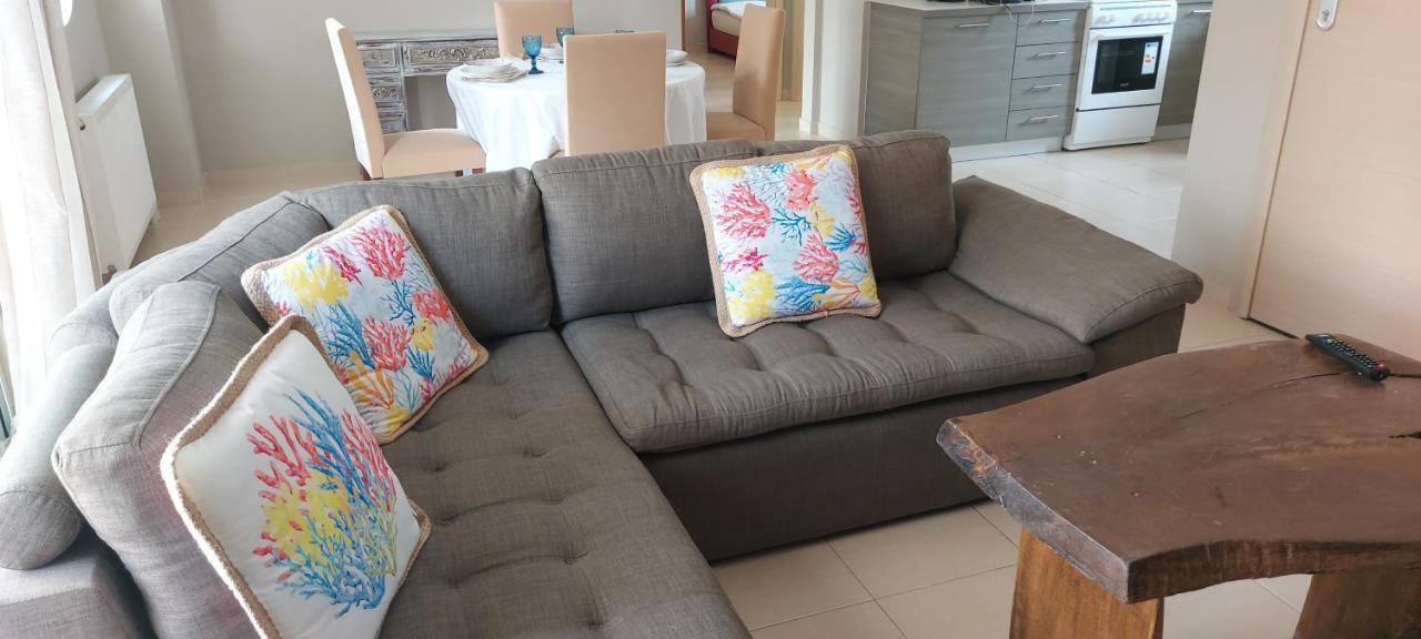 Momenti Felici Apartment Артемида Екстериор снимка